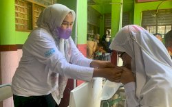 Di SMPN 29 Makassar, Fatmawati Rusdi Tinjau Tes GeNose untuk Siswa