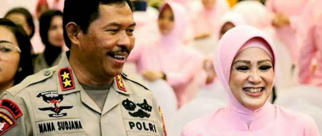 Irjen Nana Sudjana dan istri.