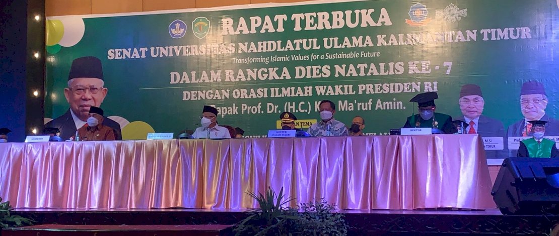 Wapres RI KH Ma'ruf Amin saat menyampaikan orasi ilmiah di UNU Kaltim. Wapres RI KH Ma'ruf Amin saat menyampaikan orasi ilmiah di UNU Kaltim.