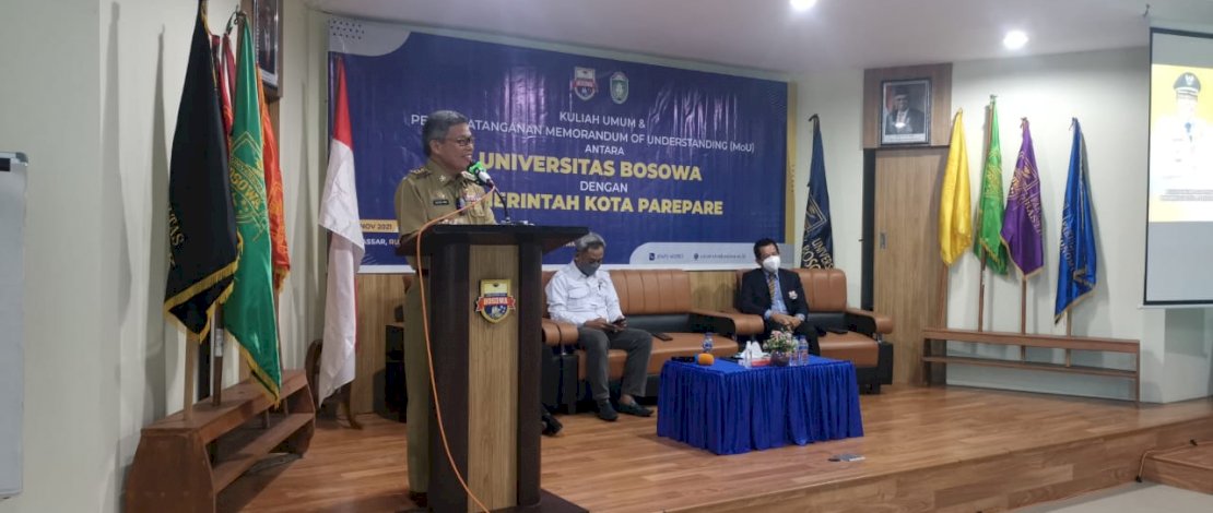 Taufan Pawe menghadiri kuliah umum di Unibos Makassar, Selasa (2/11/2021).