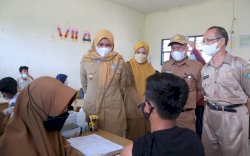 Wakil Bupati Maros Tinjauan Vaksinasi Covid-19 di SMAN 4 Bantimurung