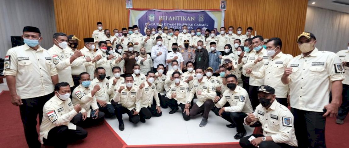 Bupati Gowa, Adnan Purichta Ichsan saat pelantikan pengurus Apdesi Gowa.