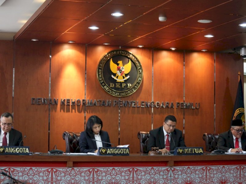 Kerap Meminta Uang ke Caleg, Membuat Komisioner KPU Jeneponto Ini Dipecat