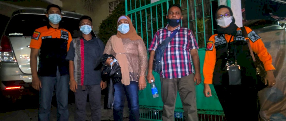 Suasana pemindahan pengungsi luar negeri dari Makassar ke Jakarta.