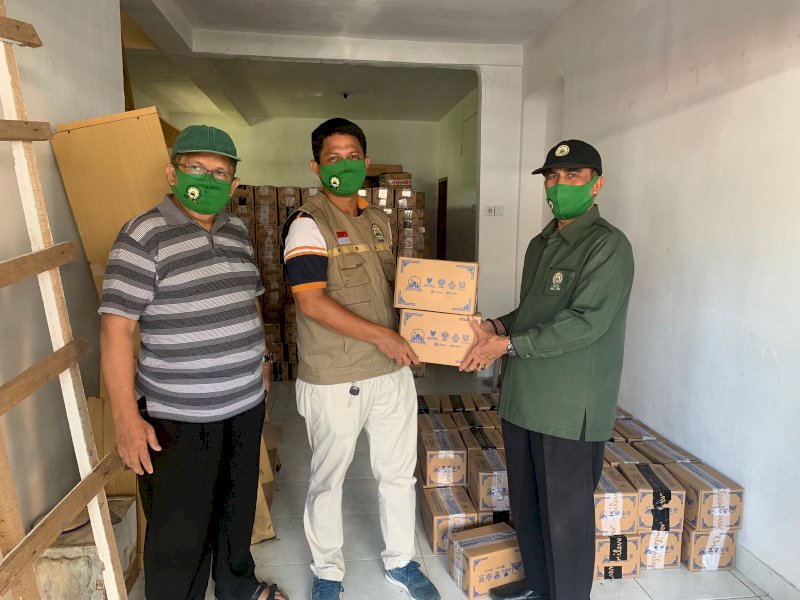 DMI Sulsel Serahkan Bantuan Masjid yang Terdampak Banjir Bandang Luwu