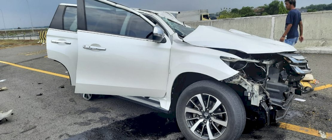 Mobil Vanessa Angel yang dikendarai bersama keluarganya.