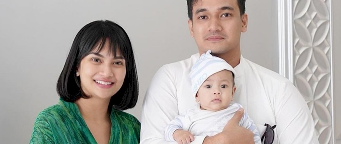Vanessa Angel dan sang suami serta anaknya. IST