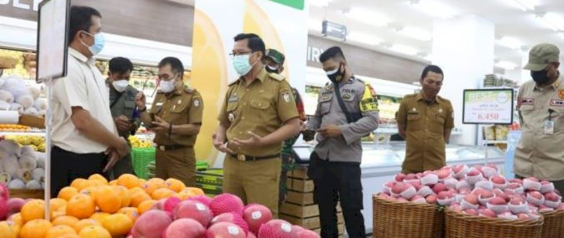 Camat Wajo Bersama Jajaran Lurah Pantau Pusat Pertokoan