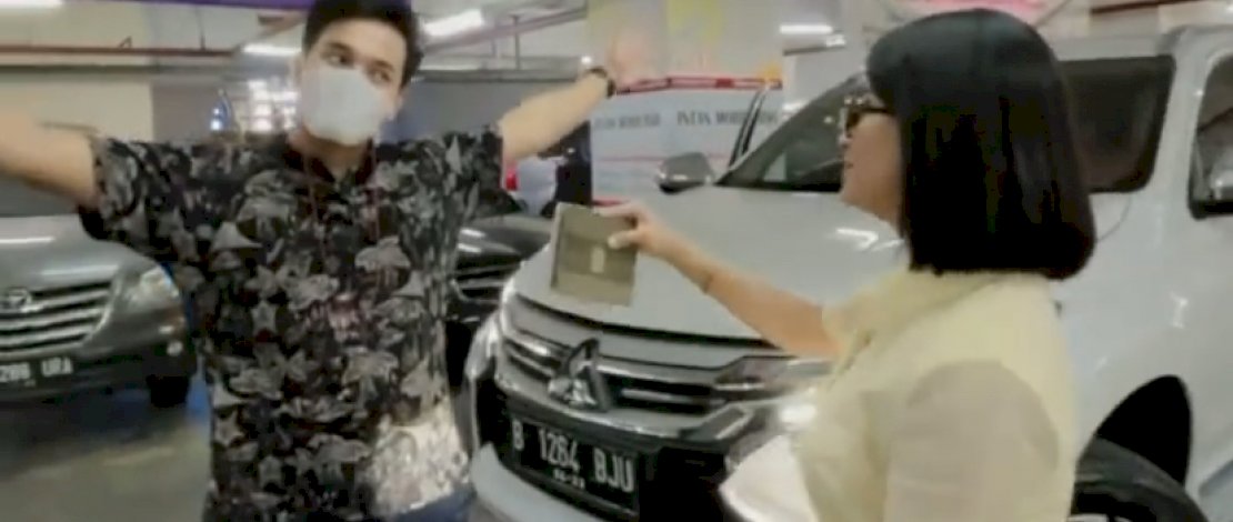 Potret Vanessa dan Bibi yang baru membeli mobil pajero impian, Maret 2021 lalu. 