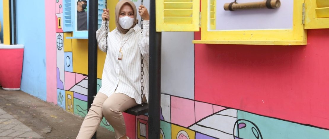 Wawali Makassar, Hj Fatmwati Rusdi saat mengunjungi Lorong Wisata di Jl Bambapuang, Kelurahan Lariangbangi, Kecamatan Makassar, Kota Makassar, Sulsel, Jumat (5/11/2021).