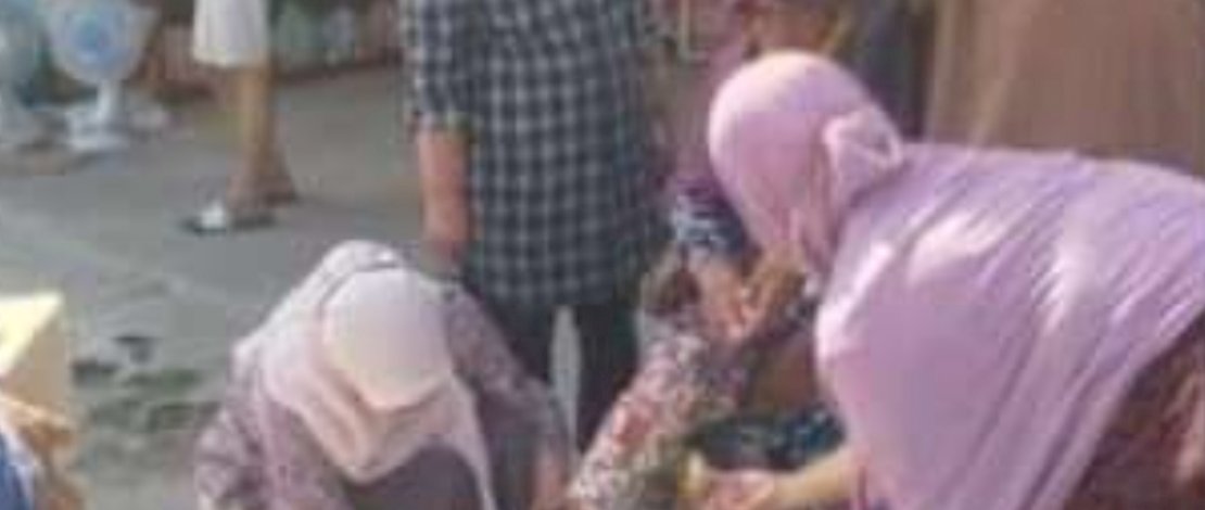 Bupati Luwu Utara, Indah Putri Indriani saat menolong korban, hingga korban dirawat di rumah sakit.