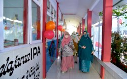 Tinjau Pelaksanaan Imunisasi di SD Inpres Karunrung, Naoemi Octarina Semangati Anak-anak