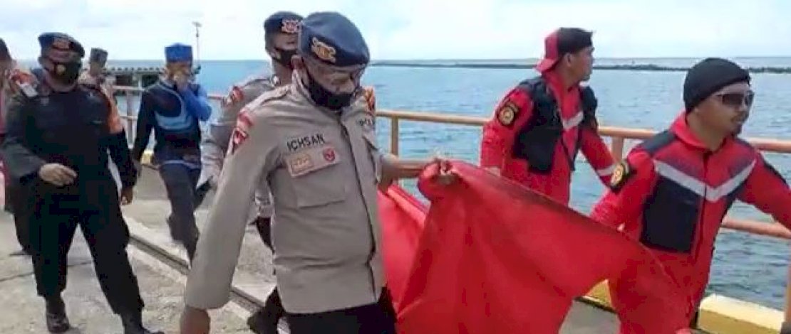 Satu dari dua bocah tenggelam di perairan Barombong, ditemukan dalam keadaan meninggal dunia.