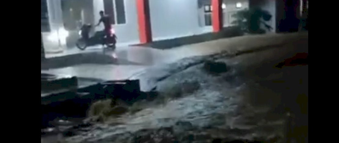 Banjir melanda wilayah Palopo. Banjir melanda wilayah Palopo.