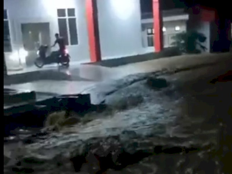 Digujur Hujan Deras, Banjir dan Tanah Longsor Terjang Palopo