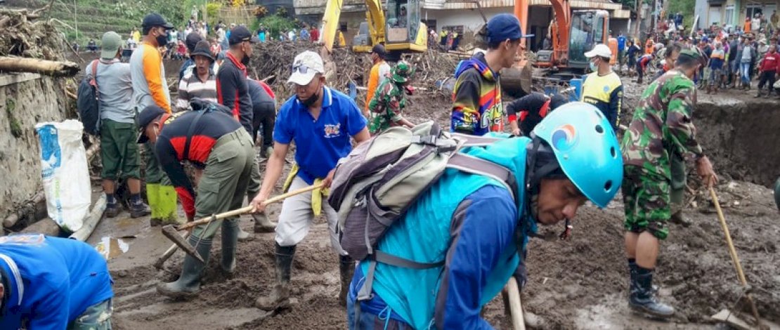 Tim Blue Helmet diterjunkan ke lokasi bencana di Batu, Malang, Jawa Timur.
