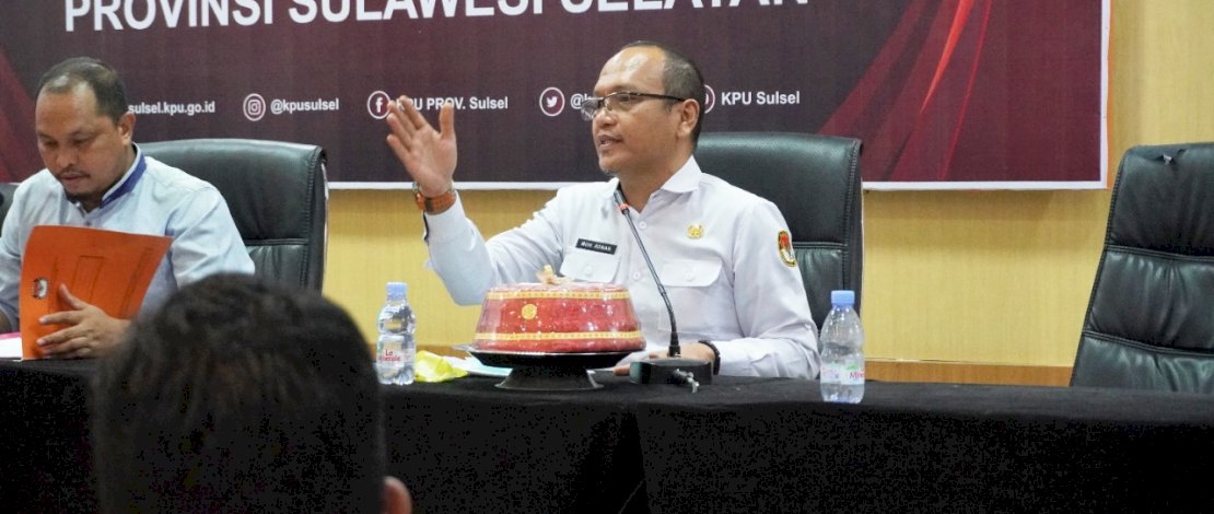 Suasana pleno rekap pemutakhiran daftar pemilih berkelanjutan periode Oktober 2021 oleh KPU Sulsel.