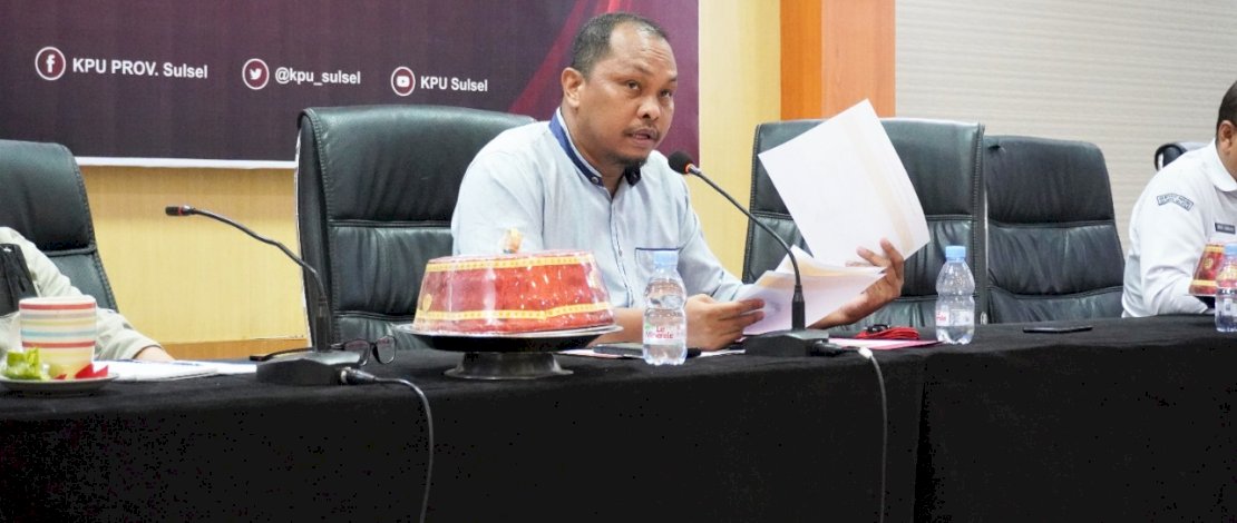 Suasana pleno rekap pemutakhiran daftar pemilih berkelanjutan periode Oktober 2021 oleh KPU Sulsel.