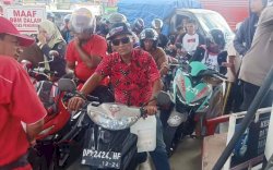 Jembatan Miring Rusak, Harga Eceran BBM di Lutra Tembus Rp25 Ribu Per Liter