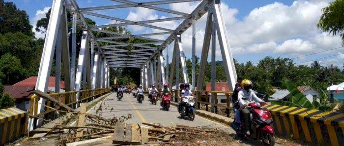 Jembatan Miring yang menghubungkan Kota Palopo dan Kabupaten Luwu Utara.