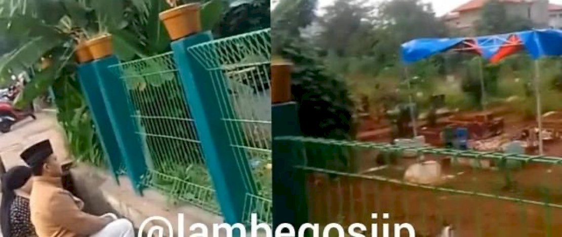 Ibu dan Ayah Bibi tampak bersiarah dari luar makam. 