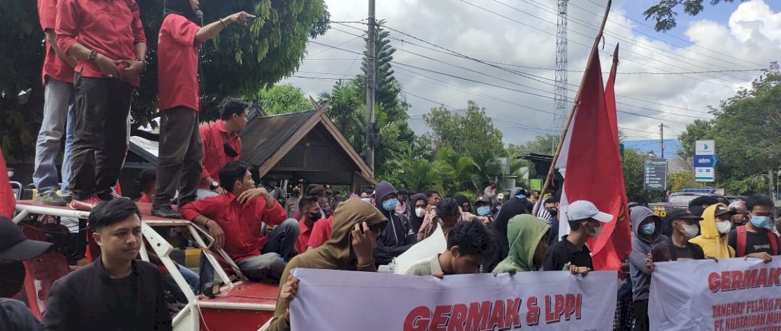 Suasana aksi demonstrasi menolak tambang galian C yang digelar di Jeneponto, kemarin.