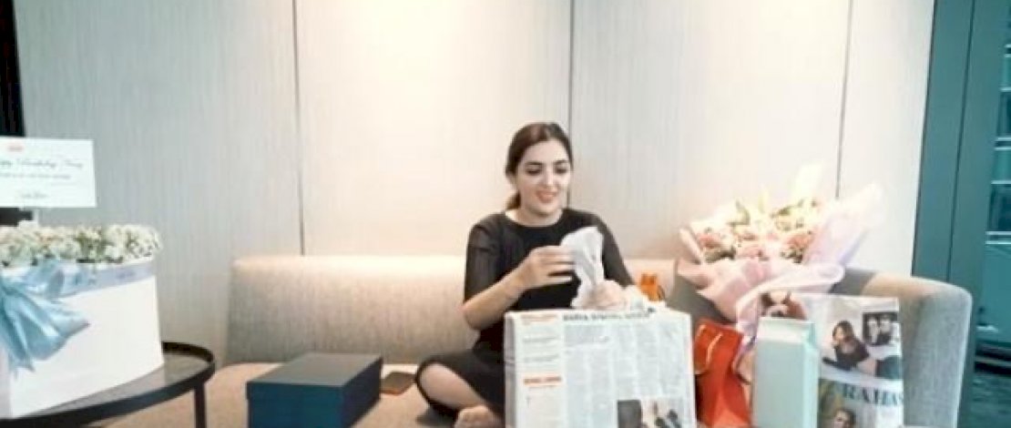 Kado Ashanty dari karyawannya.