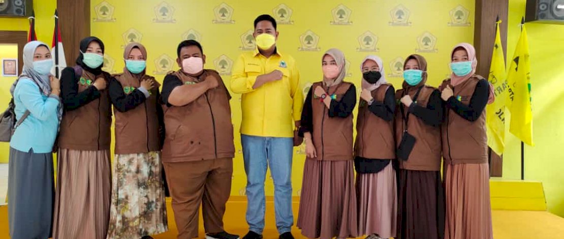 Golkar Barru Gelar Vaksinasi, MHG Harap Masyarakat Sadar Pentingnya Jaga Imun Golkar Barru Gelar Vaksinasi, MHG Harap Masyarakat Sadar Pentingnya Jaga Imun