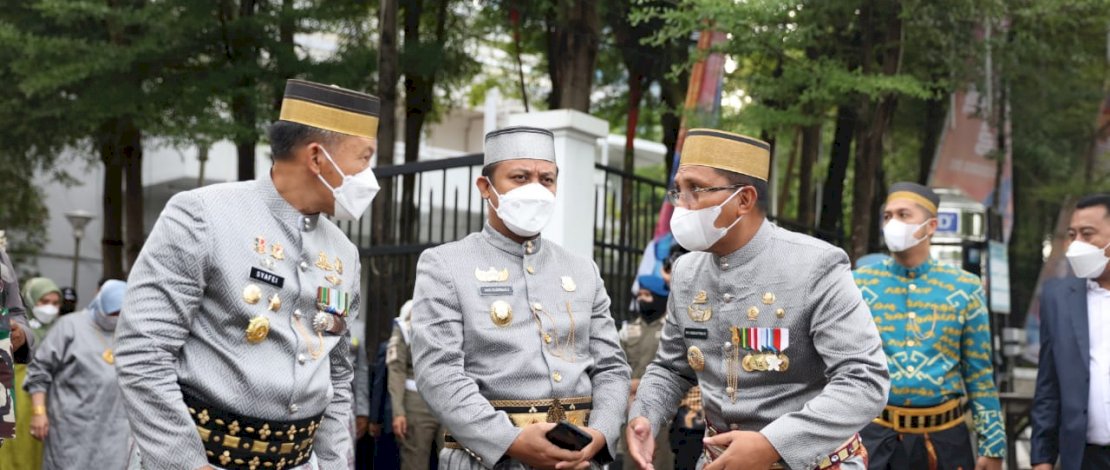 Penyambutan tamu kehormatan oleh SKPD Kota Makassar di Hari Ulang Tahun Kota Makassar ke-414 tahun.