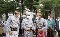 Peringati HUT Makassar Ke-414, SKPD Kenakan Pakaian Adat Sambut Tamu Kehormatan 