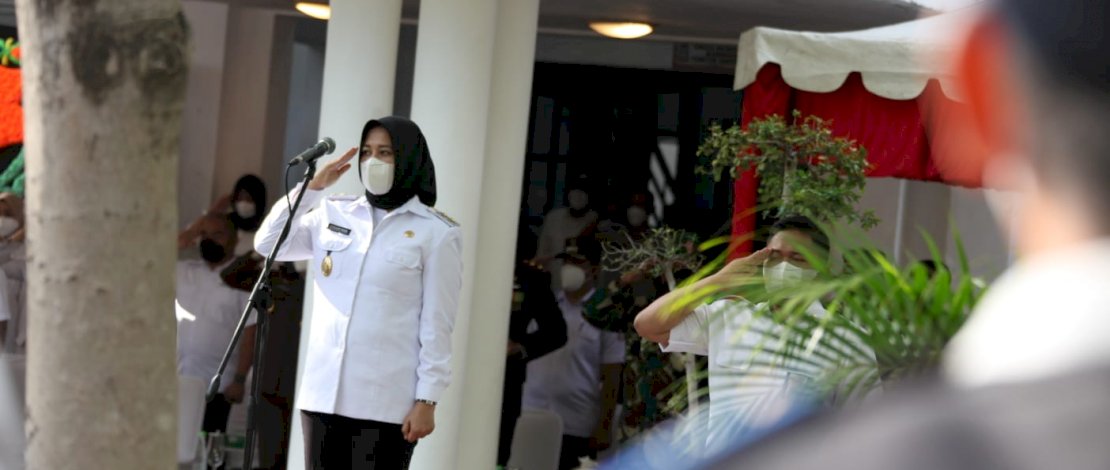 Wawali Makassar, Hj Fatmawati Rusdi menjadi inspektur upacara Hari Pahlawan.