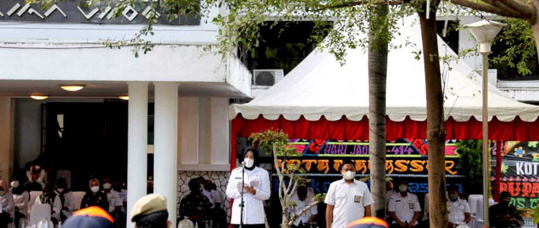 Wawali Makassar, Hj Fatmawati Rusdi menjadi inspektur upacara Hari Pahlawan.