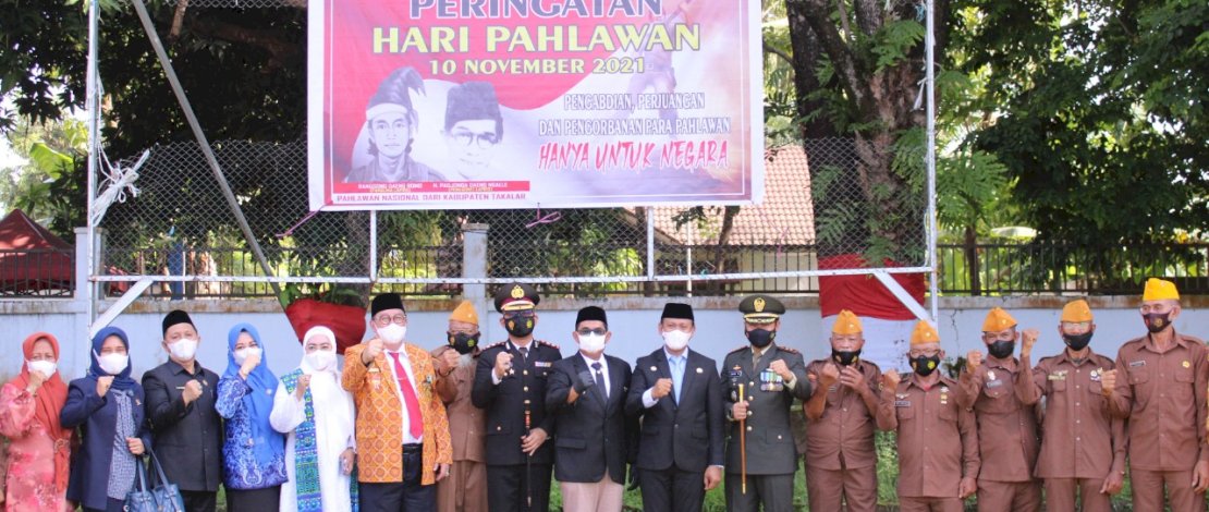 Bupati Takalar, H Syamsari menjadi pembina upacara pada peringatan Hari Pahlawan.