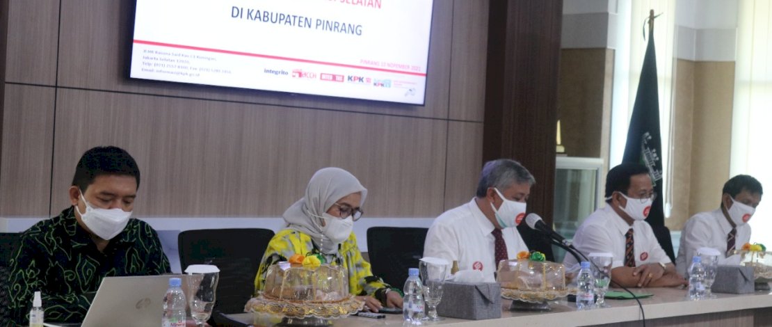 Bupati Pinrang, Andi Irwan Hamid, menyambut kedatangan Korsupgah KPK.