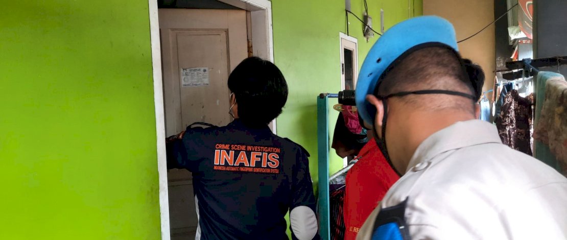 Tim Inafis melakukan identifikasi TKP penemuan mayat di Jalan Toa Daeng, Lorong Alamanda, Pondok Inayah, Kelurahan Batua, Kecamatan Manggala, Kota Makassar, Rabu (10/11/2021).