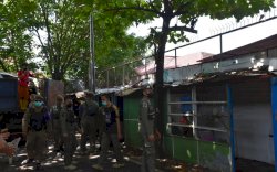 Camat Panakkukang dan Plt. Kasatpol PP Makassar Pimpin Penertiban PK5 di Jalan Karantina