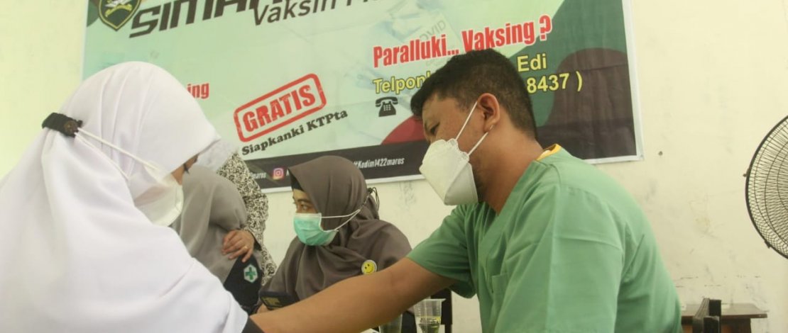 Vaksinasi keliling yang digelar Kodim 1422 Maros di SMK Fardillah, di Desa Bonto Bunga, Kecamatan Moncongloe, Kabupaten Maros.  