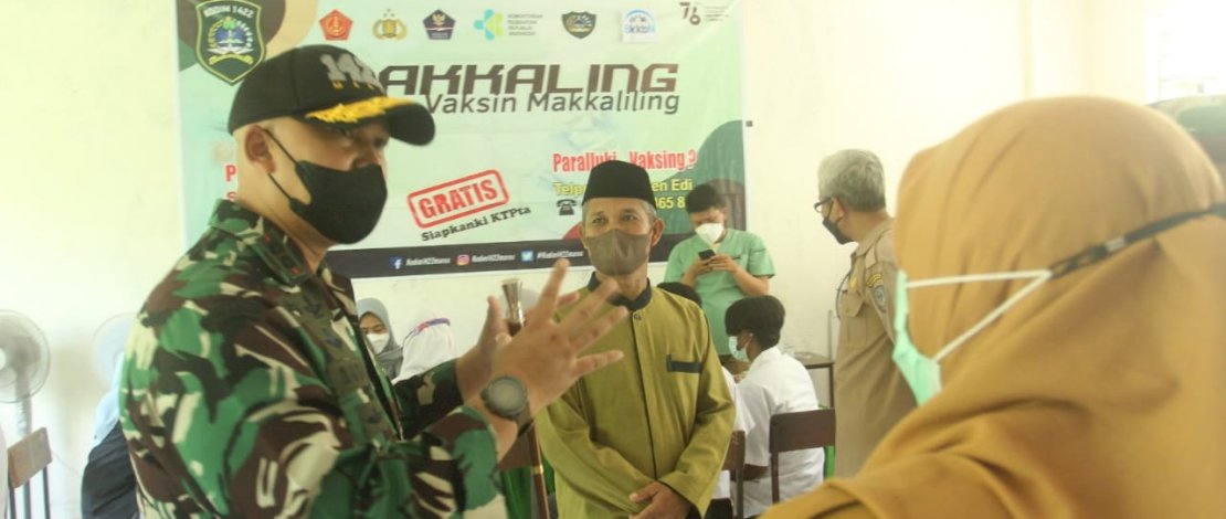 Vaksinasi keliling yang digelar Kodim 1422 Maros di SMK Fardillah, di Desa Bonto Bunga, Kecamatan Moncongloe, Kabupaten Maros.  