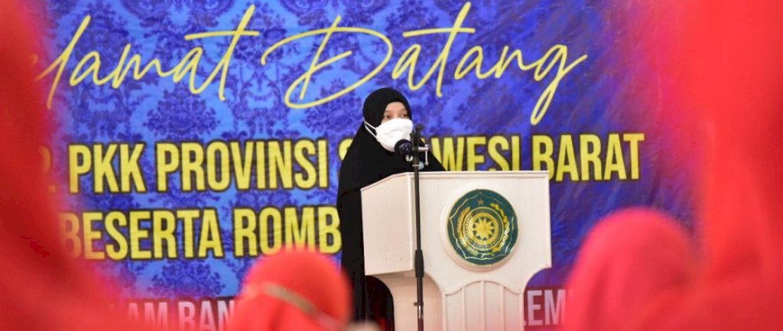 Plt Ketua PKK Sulsel Naoemi Octarina, saat menerima kunjungan Ketua PKK Sulbar dan rombongan, di Gedung Kartini Makassar, Kamis, 11 November 2021.