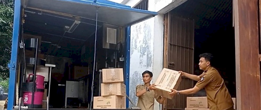Bantuan logistik untuk korban banjir dan tanah longsor di Luwu.