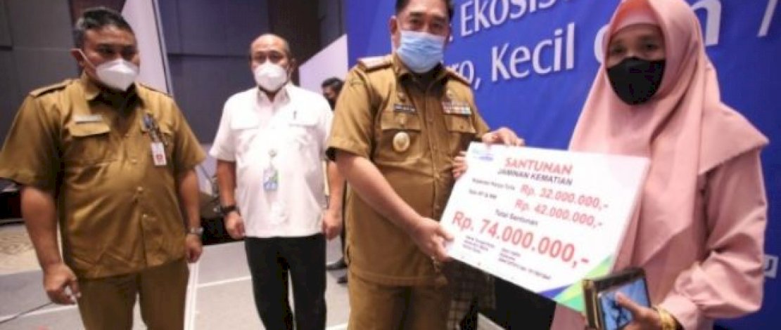 Sekprov Sulsel Abdul Hayat Gani, dalam kegiatan sosialisasi dan edukasi program jaminan sosial ketenagakerjaan pada ekosistem Koperasi, Usaha Mikro Kecil dan Menengah BPJS Ketenagakerjaan.