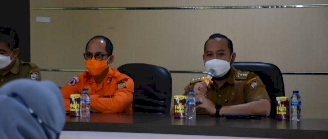 Badan Penanggulangan Bencana Daerah (BPBD) Makassar dan Camat Panakkukang, berkolaborasi dalam pelaksanaan Bimbingan Teknis (Bimtek), yang digelar di Aula Kantor Camat Panakkukang, Senin, 20 September 2021.