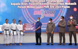 Andi Sudirman Serahkan Bonus PON Papua, Atlet Sebut Pemerintah Penuhi Janji