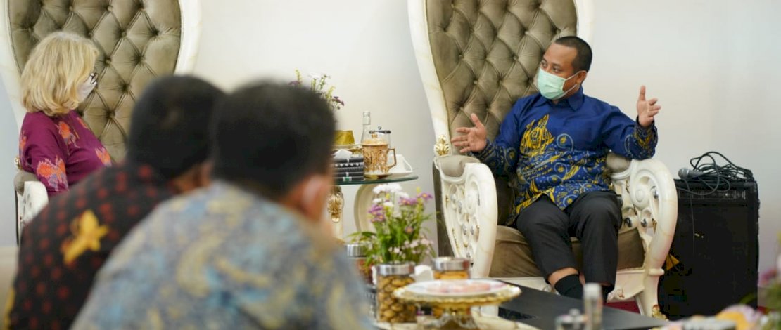 Plt Gubernur Sulawesi Selatan, Andi Sudirman Sulaiman menerima kunjungan audiensi Konsulat Jendral Australia di Makassar, Bronwyn Robbins di Rumah Jabatan Wakil Gubernur Sulsel, Kamis, 21 Oktober 2021. 