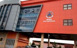 BPBD Makassar Lakukan Penyemprotan Disinfektan di Sejumlah Titik