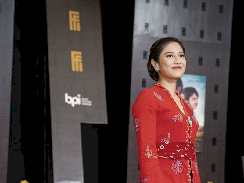 Kenakan Kebaya Merah, Dian Sastro Banjir Pujian: Terlalu Cantik