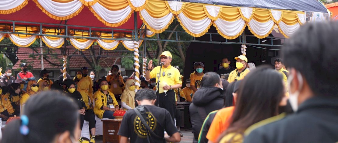 Suasana jalan santai HUT Golkar ke-57 di Tana Toraja, Jumat (12/11).