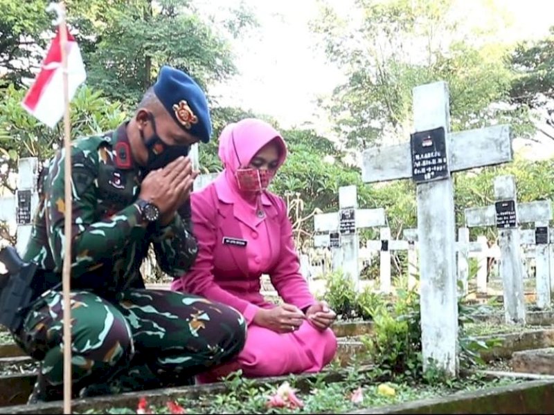 HUT Ke 76 Korps Brimob Polri, Sat Brimob Polda Sulsel Gelar Ziarah dan Tabur Bunga di TMP Panaikang