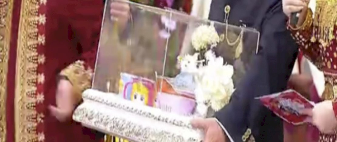 Unik, Ria Ricis Dapat Seserahan Kotak Makan Karakter dari Teuku Ryan