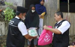 Warga Desa Kawata Jadi Sasaran Tim Sedekah Jumat ASN Setda Luwu Timur 